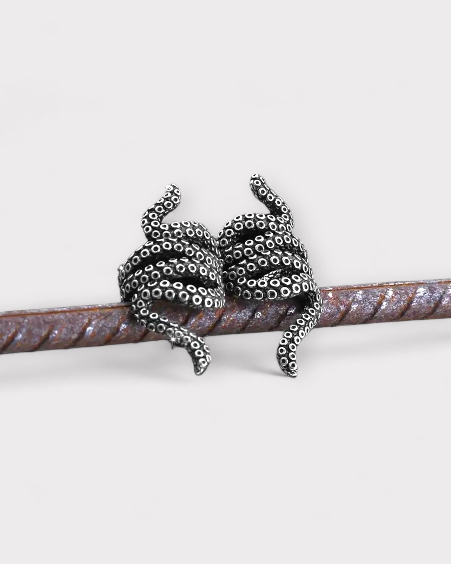 Akkorokamui Cuff