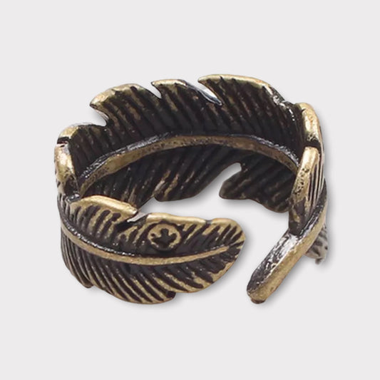 Feathered Friend Ring: Gold