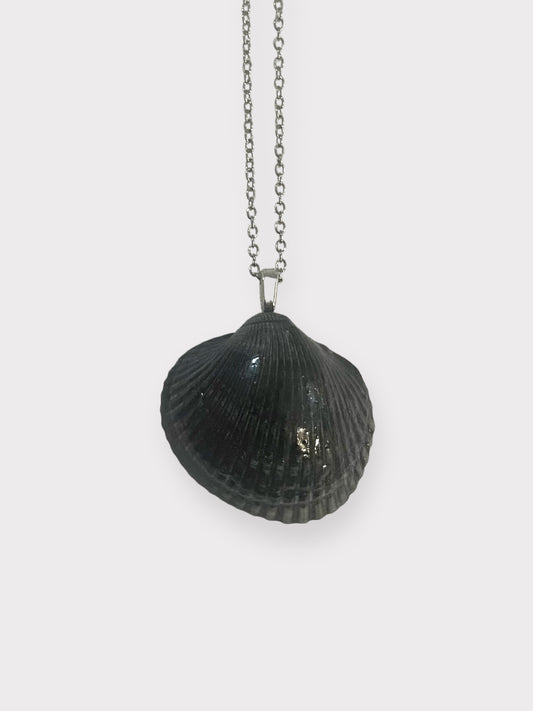 Black Cockle Necklace